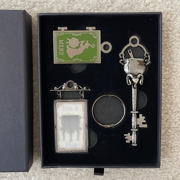 LitJoy Harry Potter Magical 'The Cracked Kettle Pub Key #22' - Picture 3 of 11